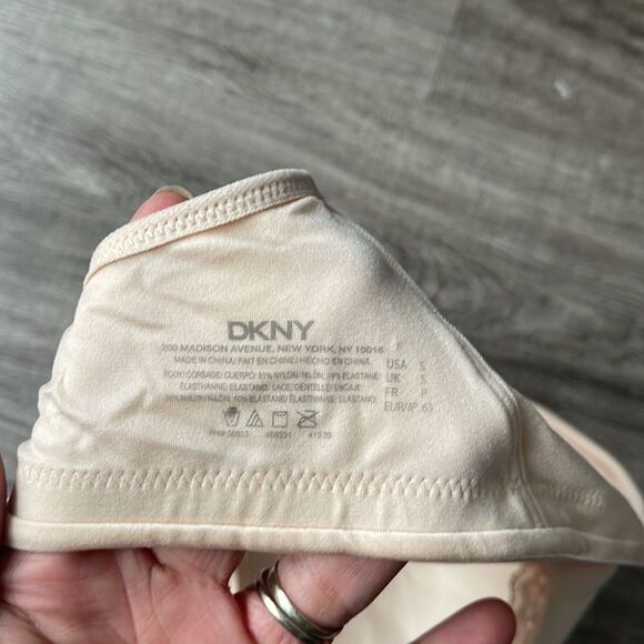 DKNY Signature Skin Wireless Bra - Picture 3 of 3